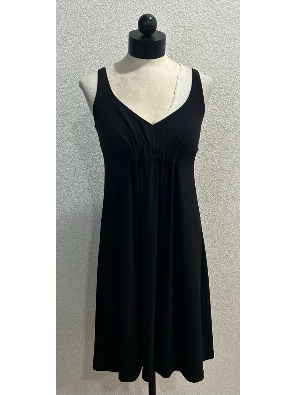 Cabi Women's Size Medium Black Jersey Empire Waist Knee Length Dress Sleeveless